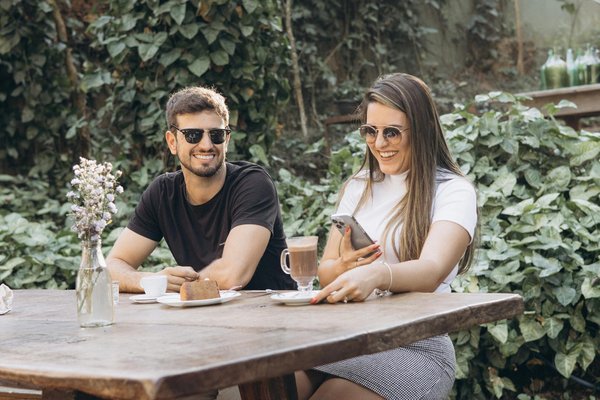 Réinventez Votre Look Professionnel : Astuces Essentielles pour Sublimer les Jupes Crayon Modernes au Bureau